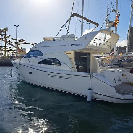 Yacht Experience Tenerife 24h Tour With Private Skipper & Private Hostess With Cocktails, Sandwiches, Free Minibar And Free Islandwide Pick-up And Return In A Tesla S Sportscar * Santa Cruz de Tenerife