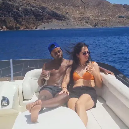 Yacht Experience Tenerife 24h Tour With Private Skipper & Private Hostess With Cocktails, Sandwiches, Free Minibar And Free Islandwide Pick-up And Return In A Tesla S Sportscar Botel Santa Cruz de Tenerife