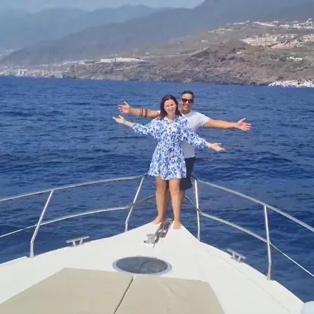 Yacht Experience Tenerife 24h Tour With Private Skipper & Private Hostess With Cocktails, Sandwiches, Free Minibar And Free Islandwide Pick-up And Return In A Tesla S Sportscar Botel Santa Cruz de Tenerife